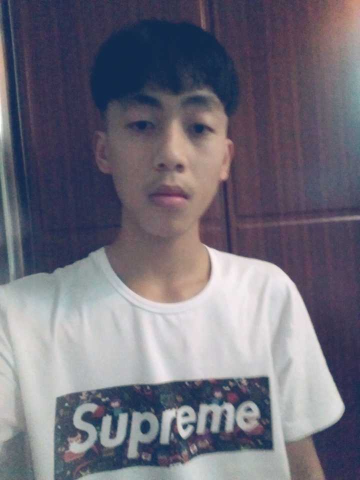 精神小伙