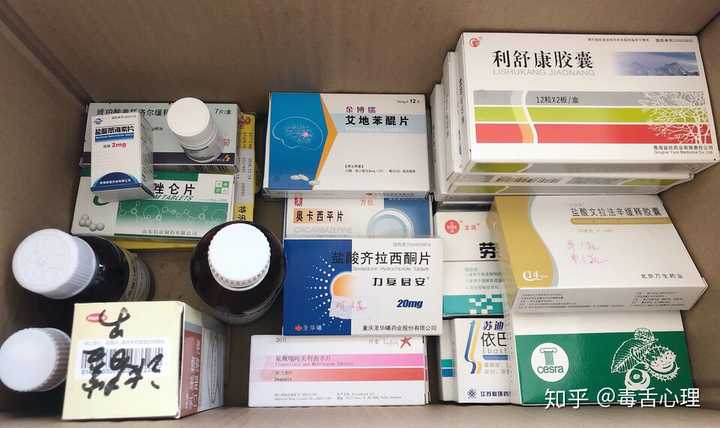 记得当初他换上抑郁症特别害怕精神病医院,他自己一个人躲在家里呆了