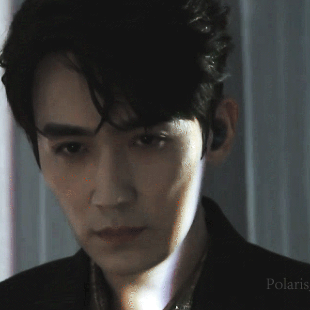 有没有人可以分享一下朱一龙笑起来的图片?