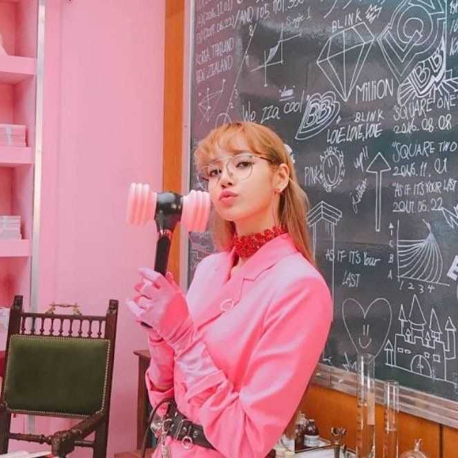 有没有lisa的适合当头像的照片?