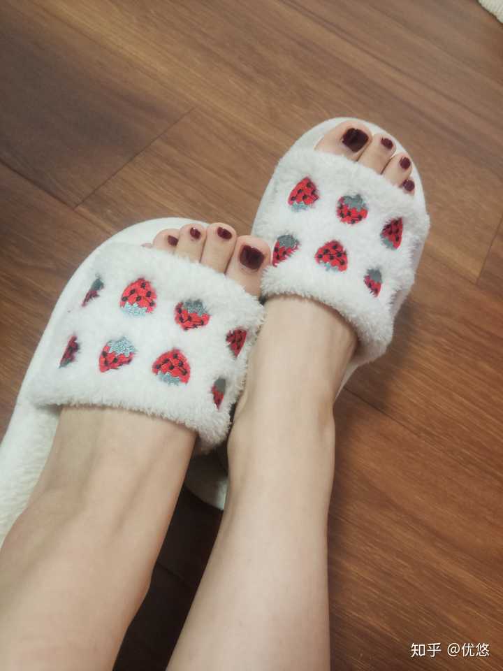 哈哈哈哈,我不喜欢擦脚,就喜欢湿哒哒的穿拖鞋 要那种带绒的,穿上水就