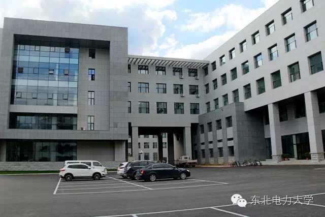 东北电力大学硬件上新建霸气大楼动电大楼和新图书馆,老校区食堂也有