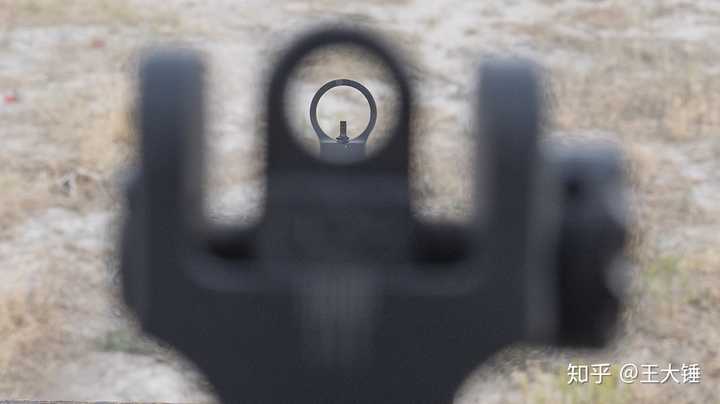 步枪的机械瞄准(觇孔式照门)使用起来真的方便吗?
