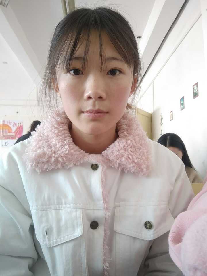 我知道我不漂亮 都是我觉得我素颜和化妆差距大  鼻子不好看 脸太平