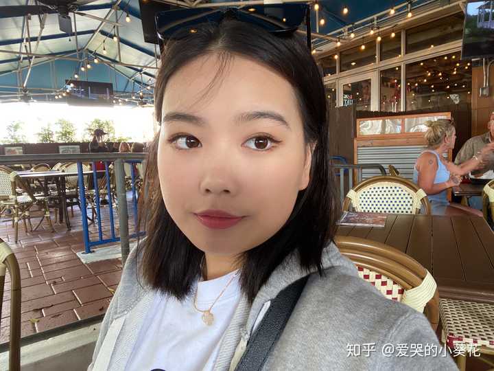 有哪些脸大却仍然很美丽的女性?