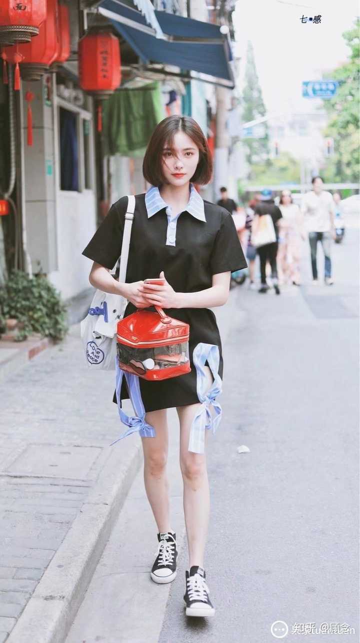 黑琪军可以给我这个新粉一些许佳琪的美图吗?