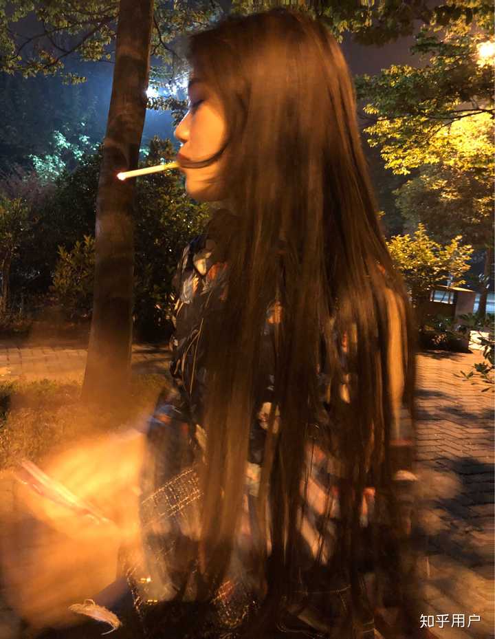 抽烟的女生是什么样的女生?