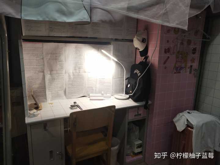 这是我今年暑假回家前收拾一晚上  看上去干净了点