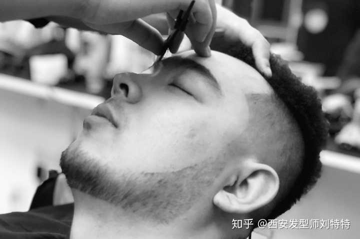 节奏的生活里去barber shop来一次轻松惬意的美式修面能让你精神焕发