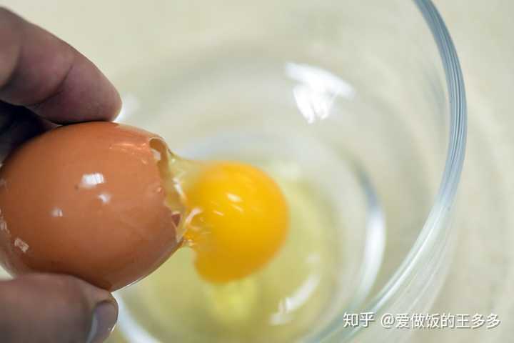 吃生鸡蛋有什么好处坏处?
