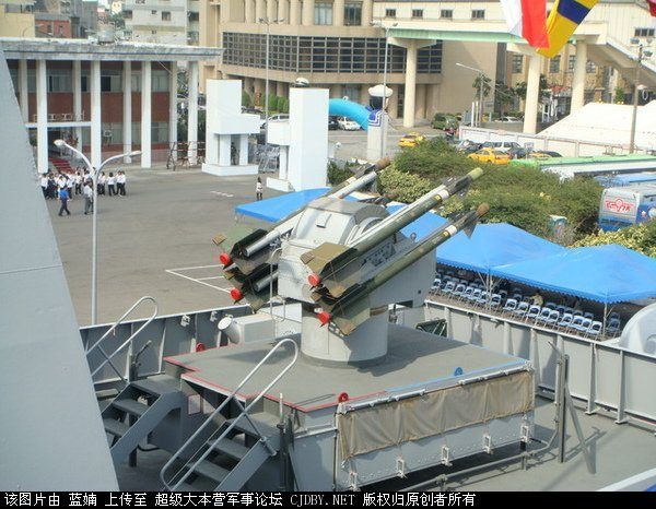 海上小懈树导弹,正如下图介绍,是把美国aim-9d响尾蛇红外格斗导弹从