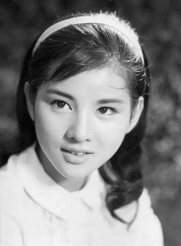 2014年"日本最美女演员"票选结果,时年69岁的吉永小百合击败众嫩妹