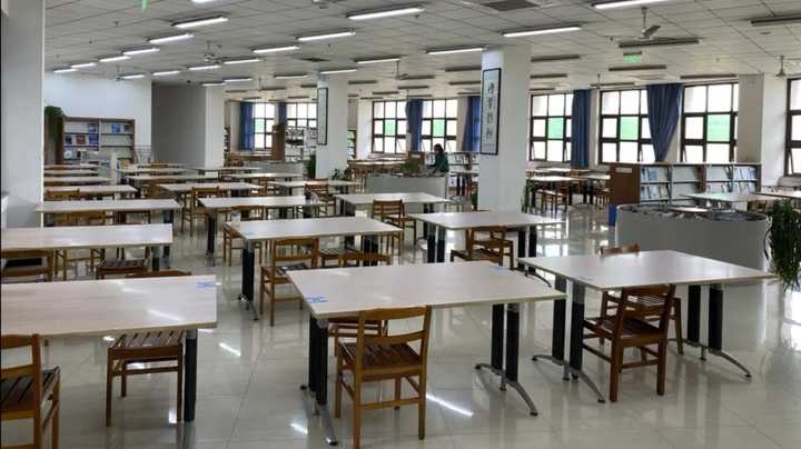 陕西科技大学的图书馆或教室环境如何?是否适合上自习