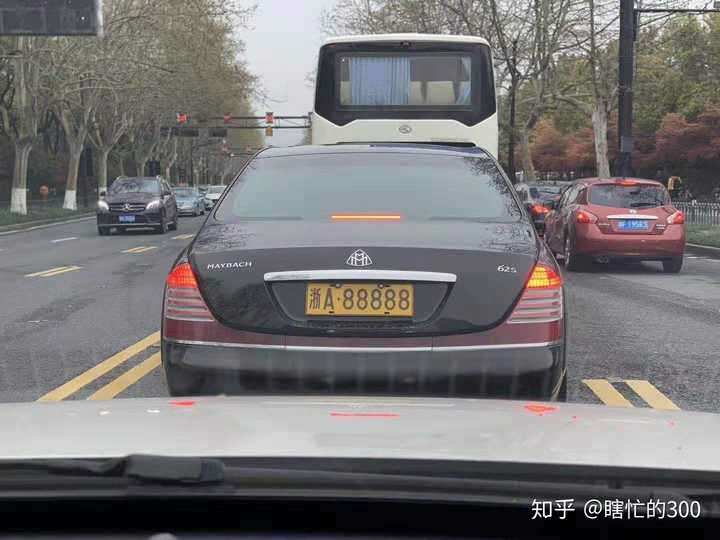 在路上开廉价车和开豪车相比有什么区别?