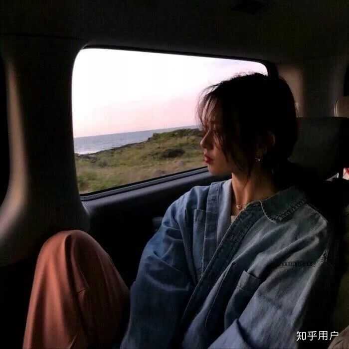 孤傲的女生侧颜头像?