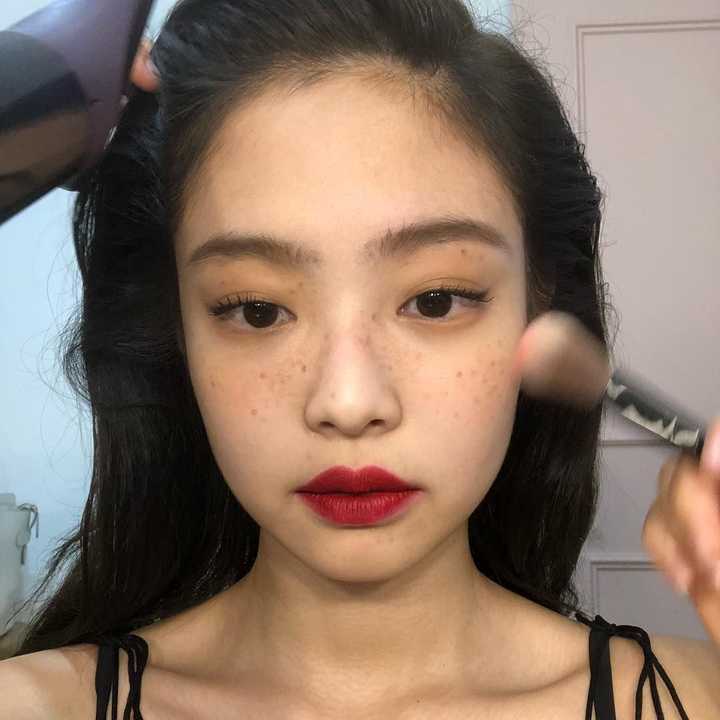 有没有好看的头像女生鸭?比如像下面这样的?女生华师大失踪图片