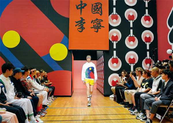 被视为国潮代表的李宁品牌参加 2020 春夏巴黎男装周.
