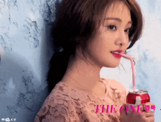 大家有存的让你觉得惊艳的女明星礼服图吗?