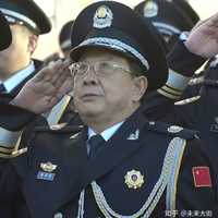 参加升旗仪式的警察均身着新式警察礼服,这是新式警察礼服继警旗授旗
