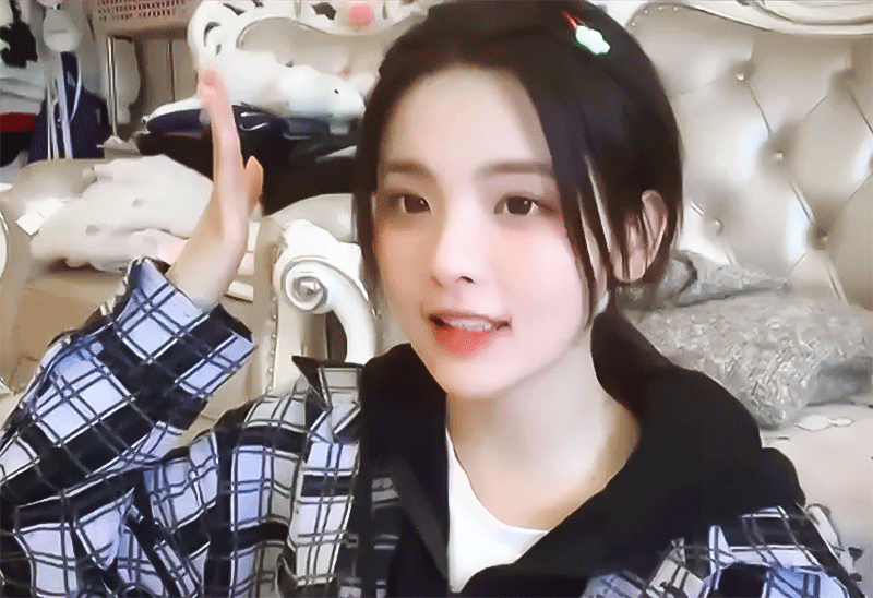 影视圈/娱乐圈/生活 中 有没有扮相精致极为灵动的少女照片/动图?