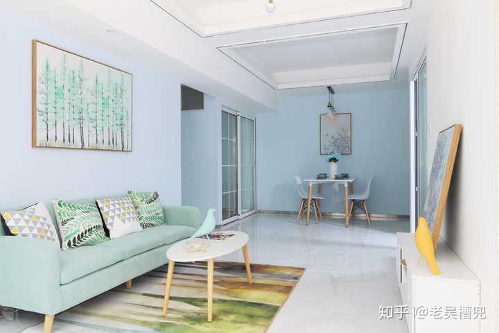 客厅刷漆颜色是天蓝色,跟我想要的浅灰蓝色不一样,后面家具怎么搭配