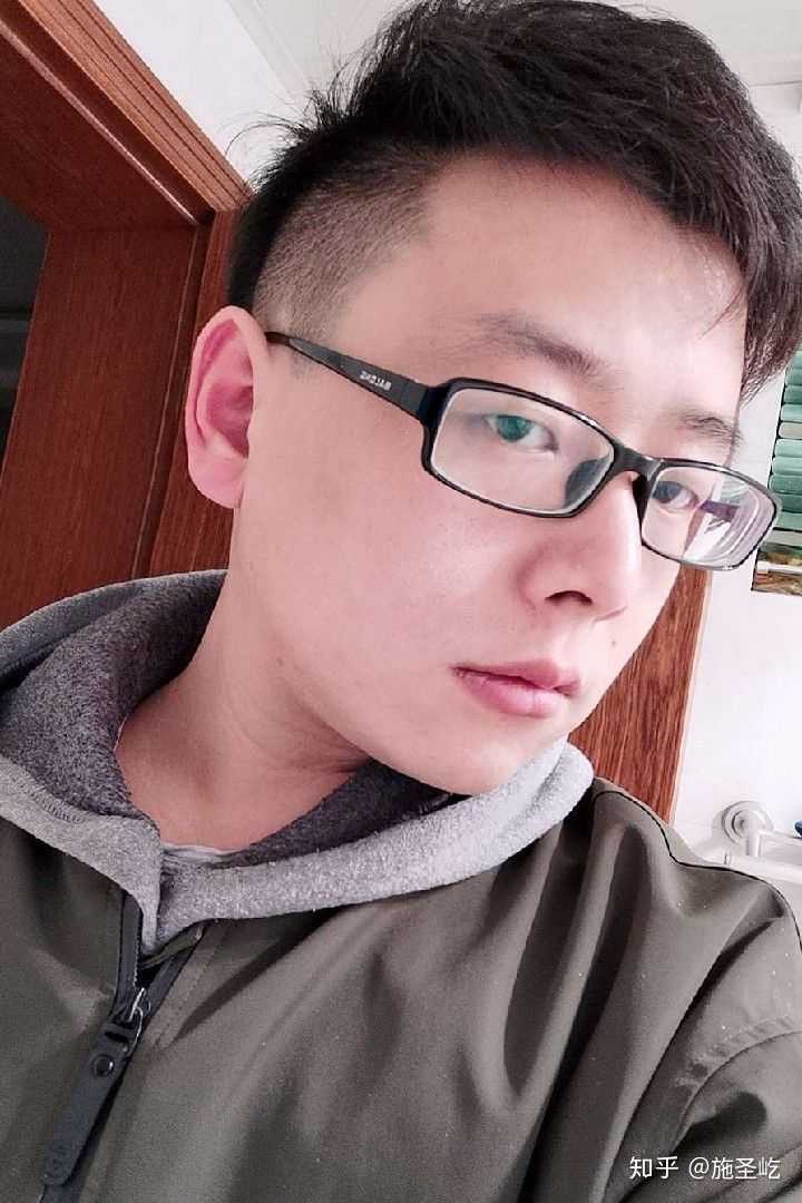 附两张自拍.