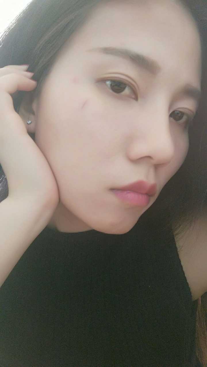 女生拥有好看的眉眼是怎样一种体验?