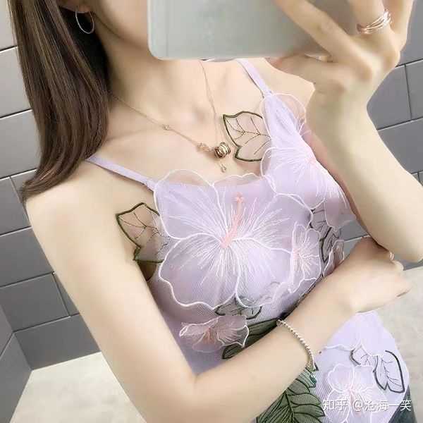 吊带更适合大胸的还是平胸的啊?