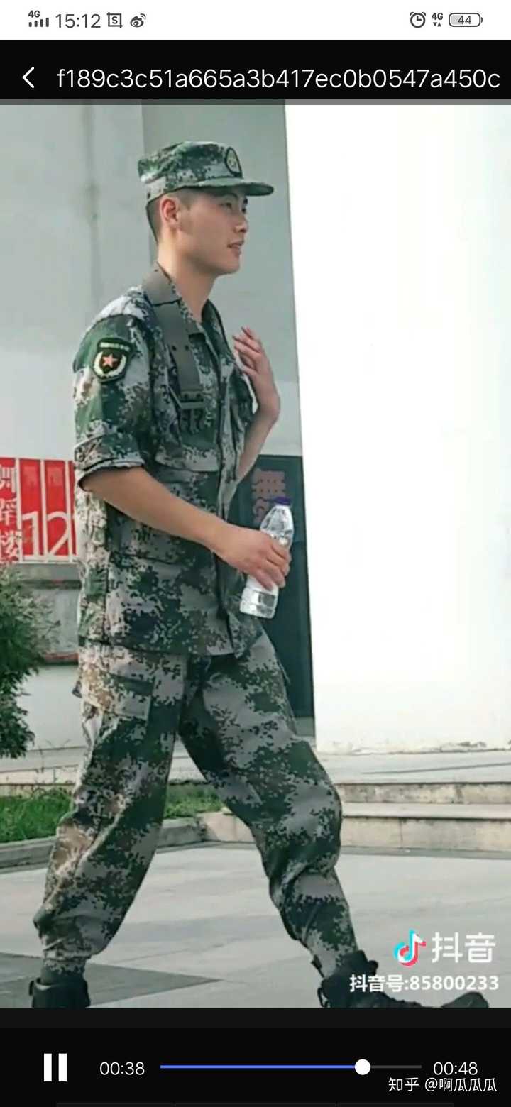 军训期间,你遇到最帅的教官长什么样子?