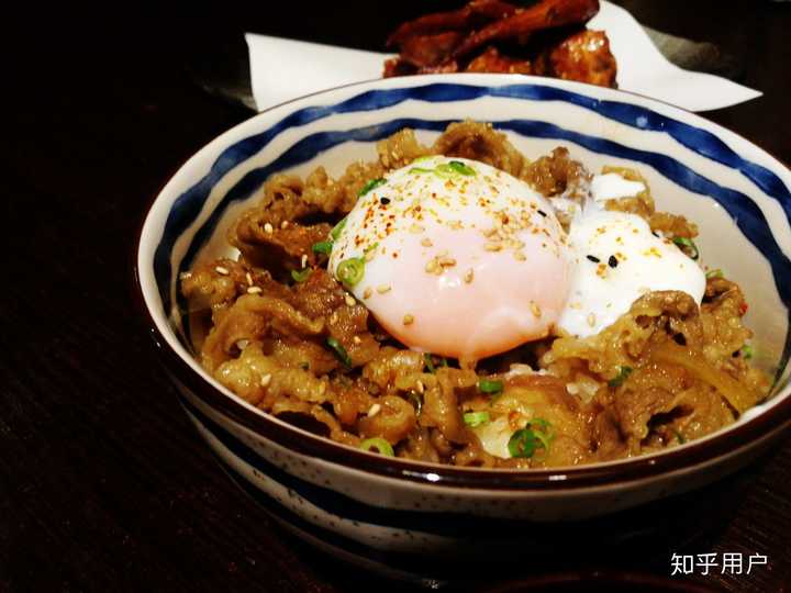 温泉蛋牛肉饭