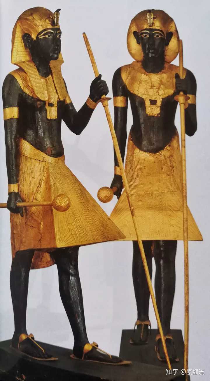 图坦卡蒙头戴nemes王巾(左)和头戴khat王巾(右)的对比