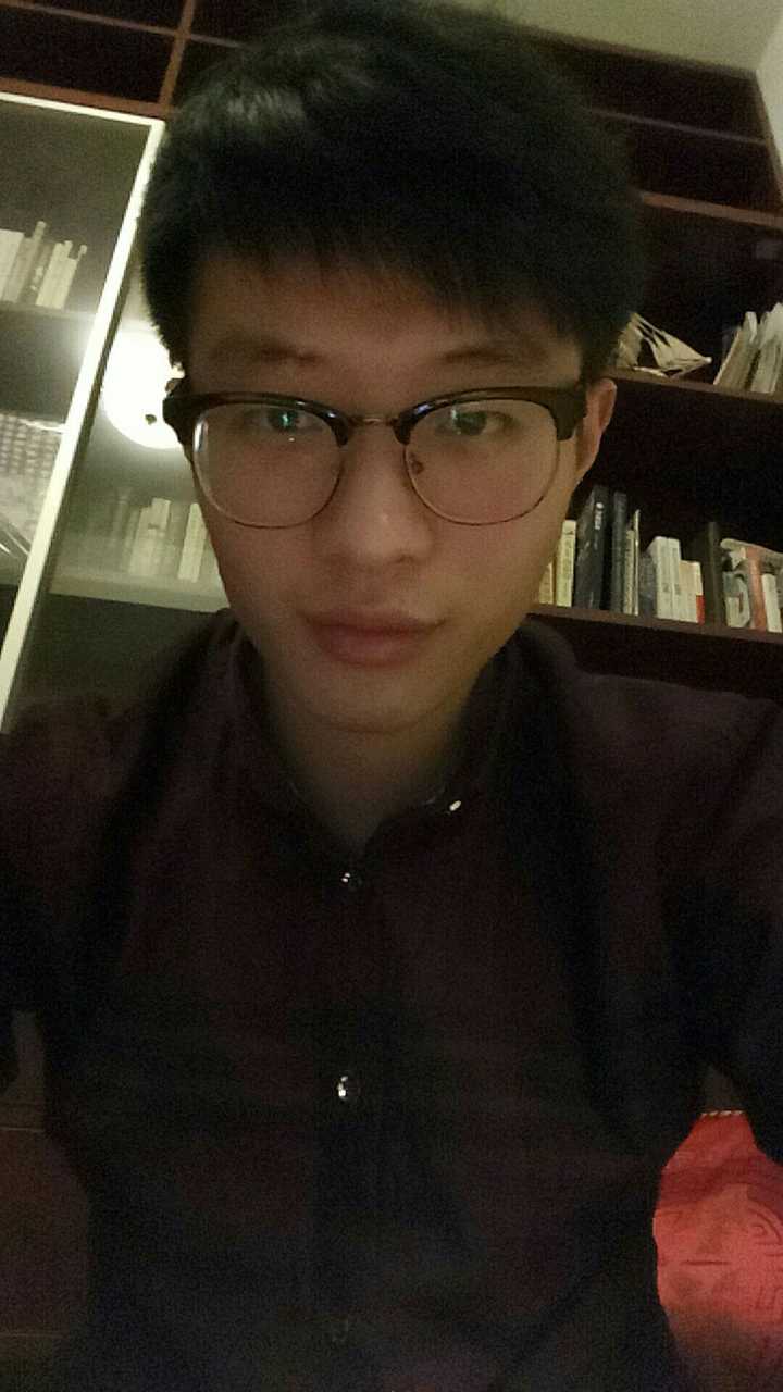 胖不说,直男癌属性严重,因为刚脱离高中学习生活
