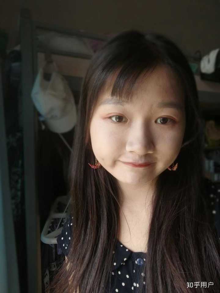 好清纯一女的,至少5分吧 化完妆自拍,哎呦呦不得了,看着自己的美照,6