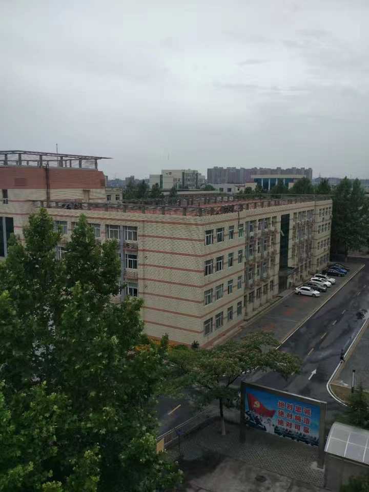 主校区在北京,座落在永定河畔,原址是装甲兵工程学院,分校区在蚌埠和