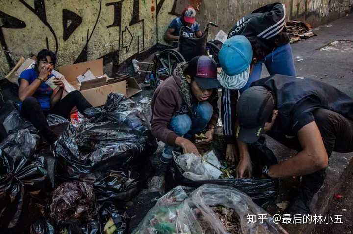 2017年罗兴亚难民逃离缅甸,及难民在孟加拉国考克斯巴扎尔的营地争抢
