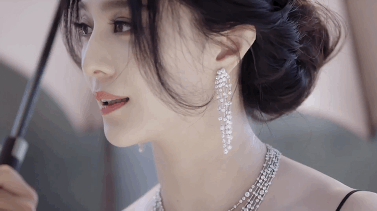 但是在知乎黑范冰冰好像是种政治正确一样(д) 接下来放图 观音山里的