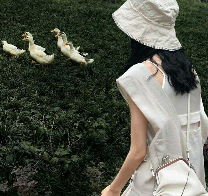 有哪些适合女生微信使用的头像?