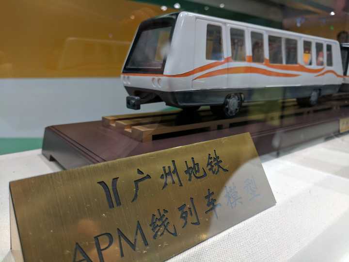 广州地铁的 apm 线(automated people mover)使用的是