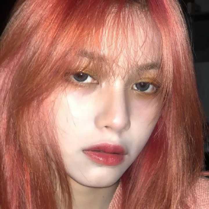 有什么一看就很悲伤的女生头像?