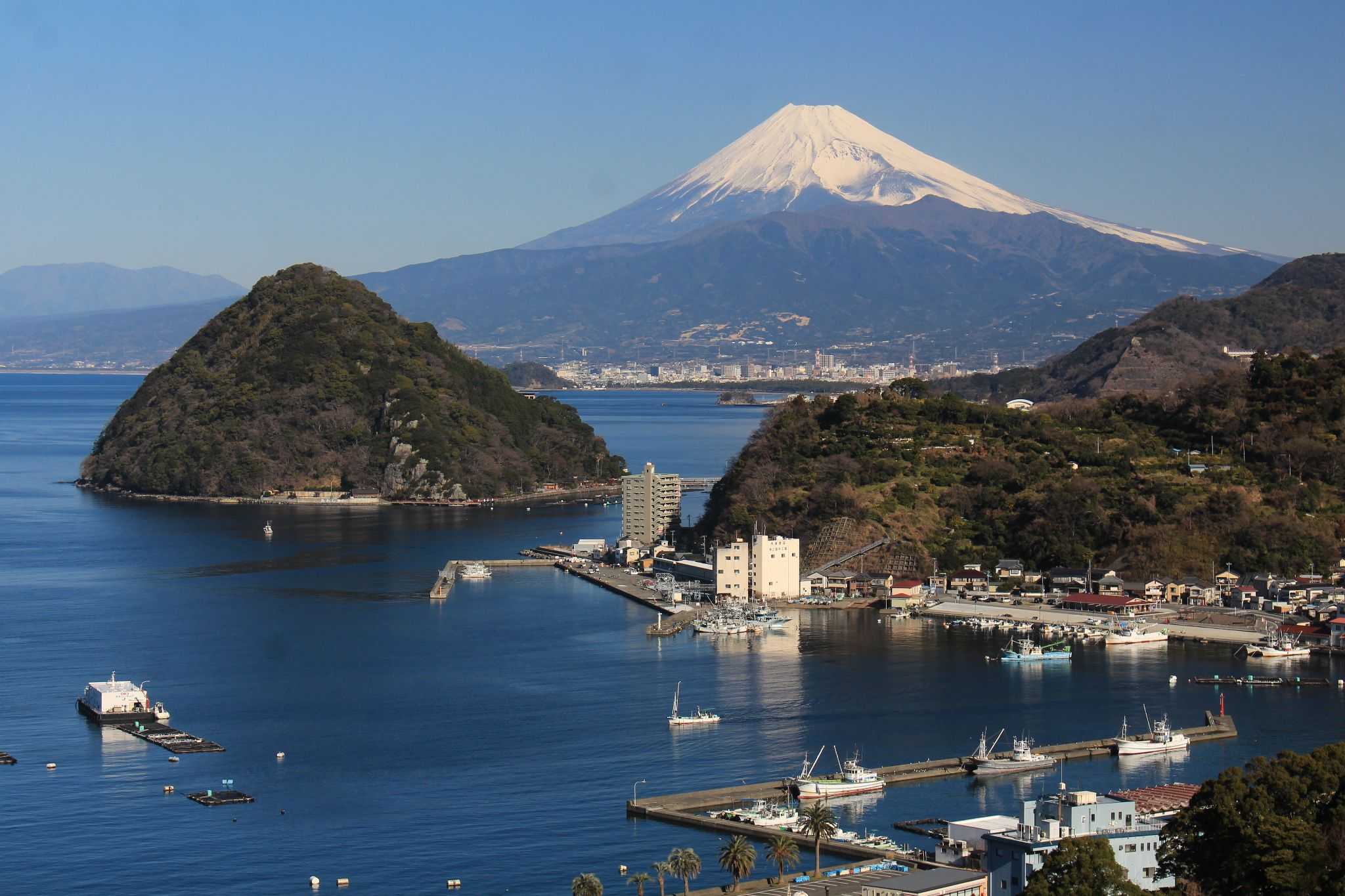 沼津市位于静冈东部,很安静的一个小城,晴天可远眺富士山.