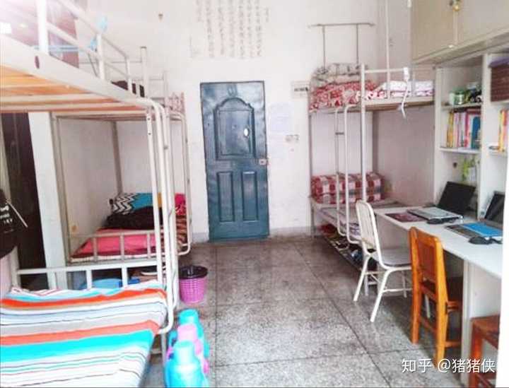 武汉铁路职业技术学院的宿舍条件如何?校区内有哪些生活设施?