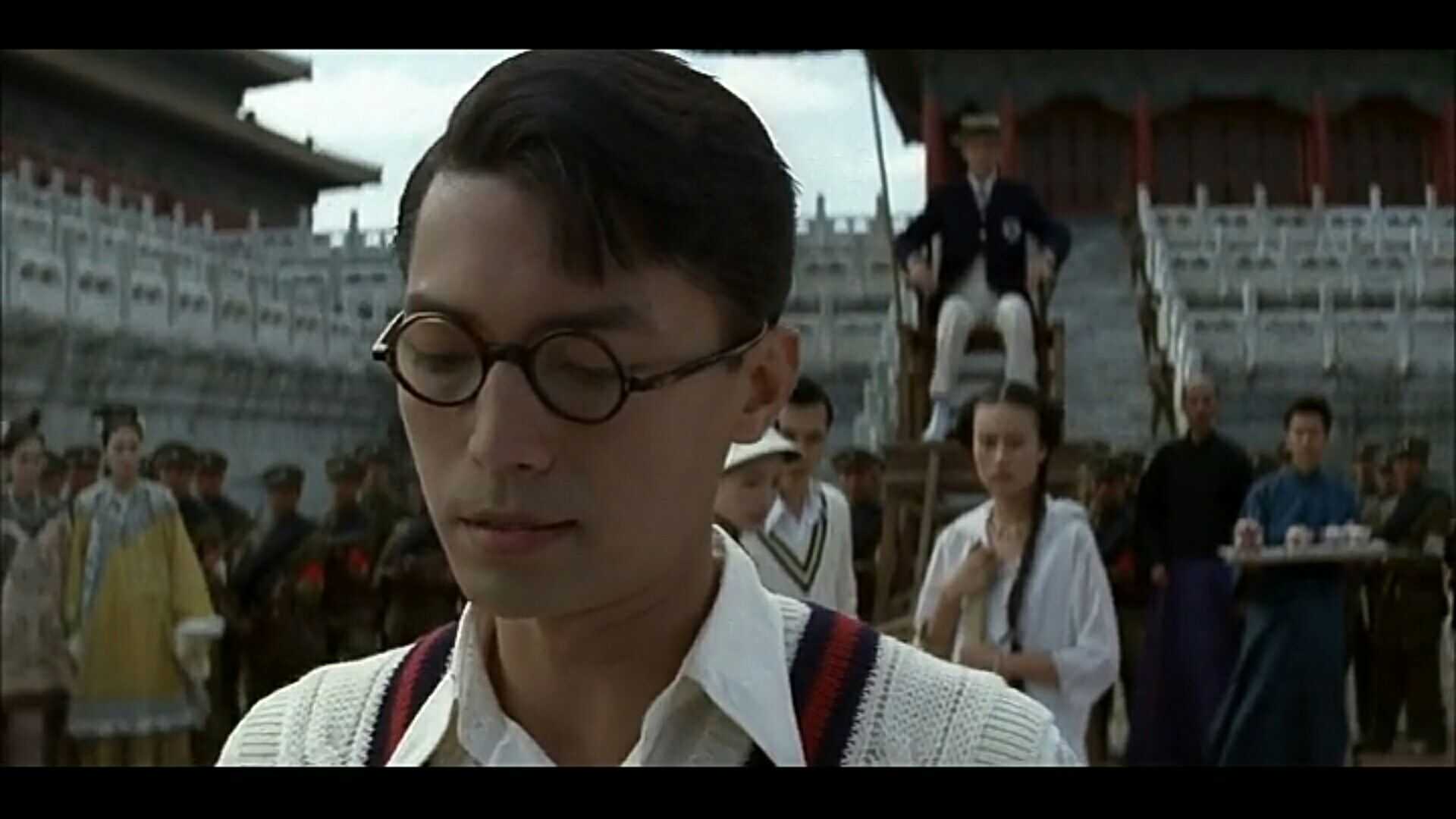 尊龙 末代皇帝里的溥仪 蝴蝶君里的宋丽玲 张国荣 霸王别姬里的程