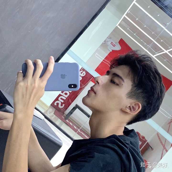 你见过的最好看的男生长什么样子?