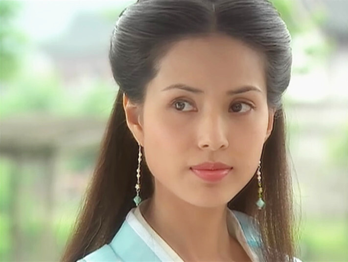 李若彤在电影《大内密探零零发》中,饰演"琴操"姑娘的扮相.