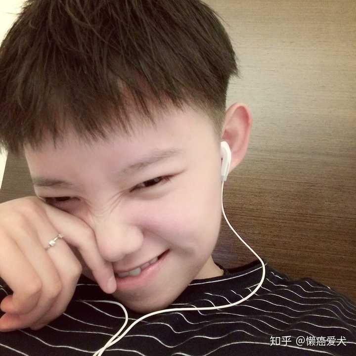 准大一女生之前一直没留过长发,一直是青年头和男生的