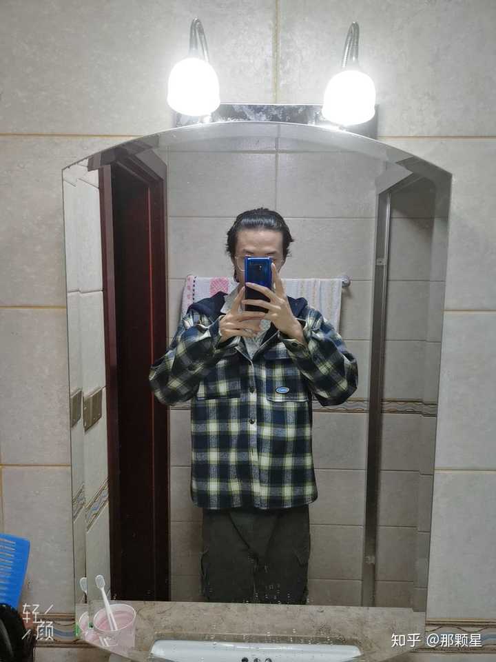 一个一米八三体重126的男生,该怎么穿搭呢?