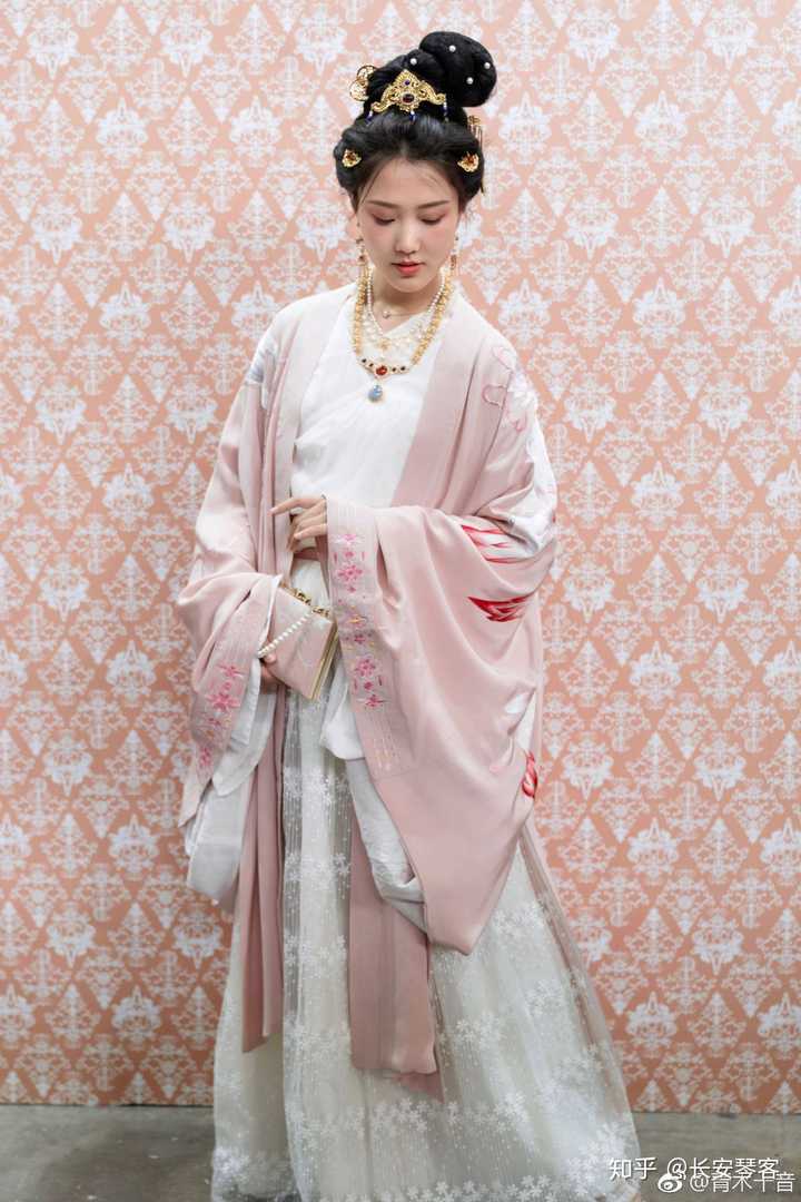 穿汉服出门,会让人感觉不正常吗?