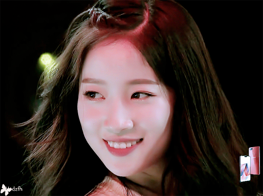 有哪些让人眼睛一亮的美女照片?