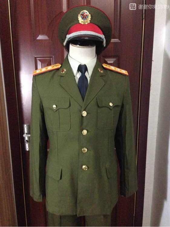 大家认为现在的07式军服是不是解放军历史上最难看的军服?