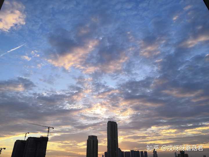 能发一张你拍过最好看的天空的照片吗?(白天黑夜都可以)?